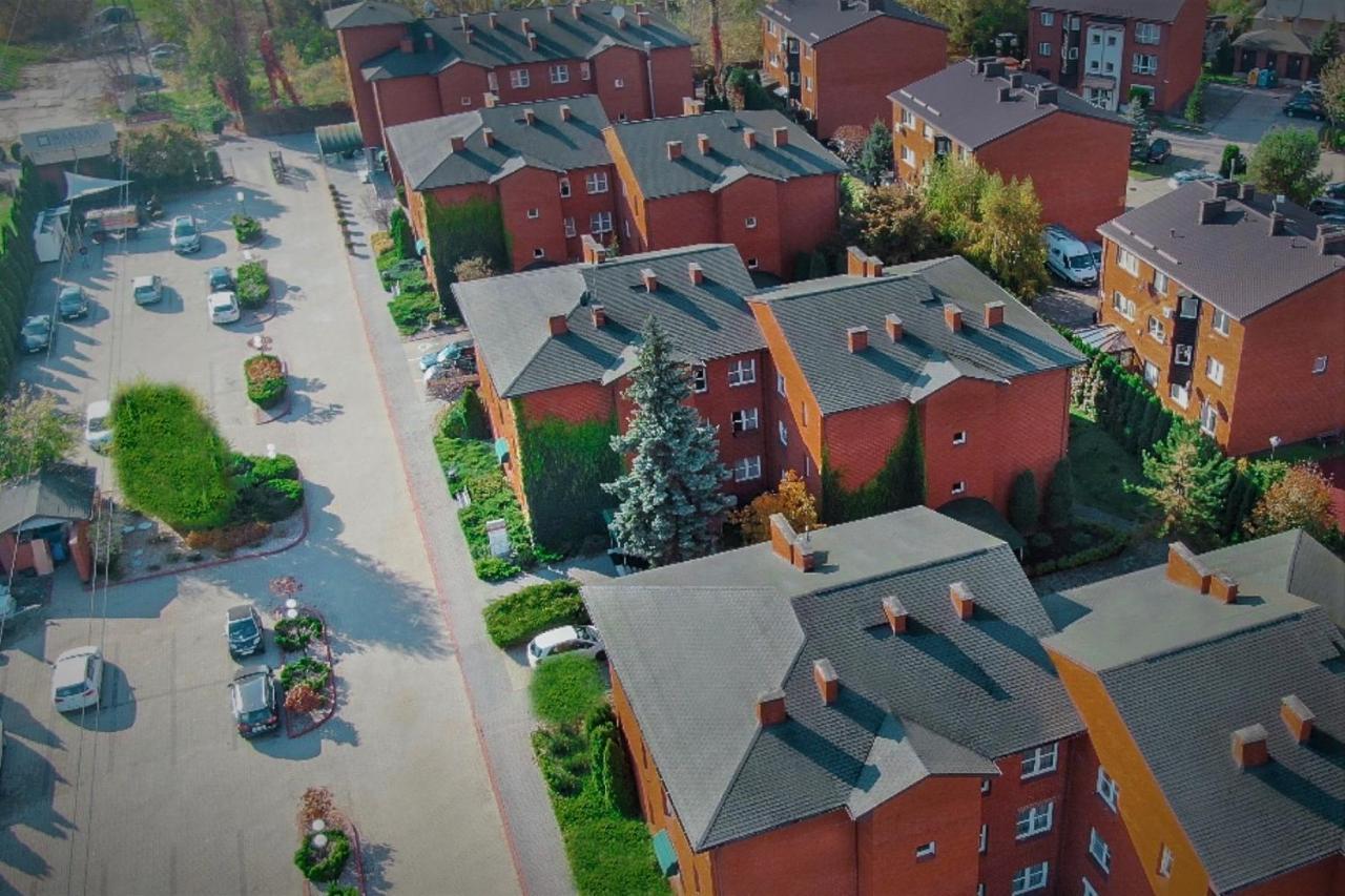 - Aparthotel